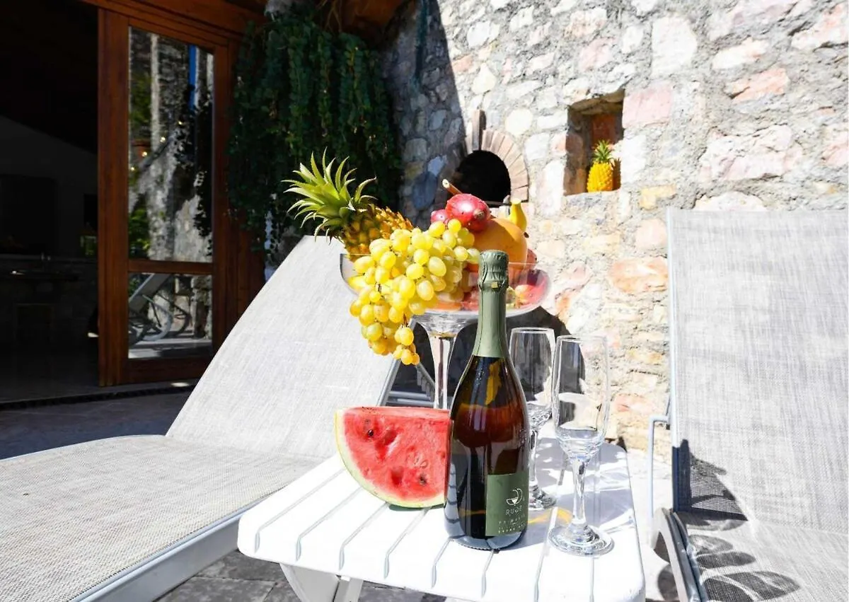Le Ravere Luxury Mini-Resort - A Structure For 12 Gargnano Villa