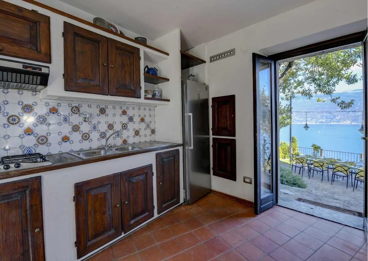 Le Ravere Luxury Mini-Resort - A Structure For 12 Gargnano Villa