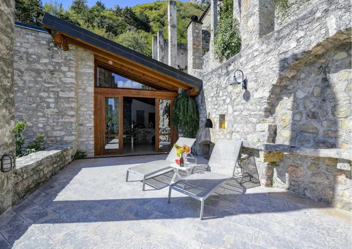 Le Ravere Luxury Mini-Resort - A Structure For 12 Gargnano