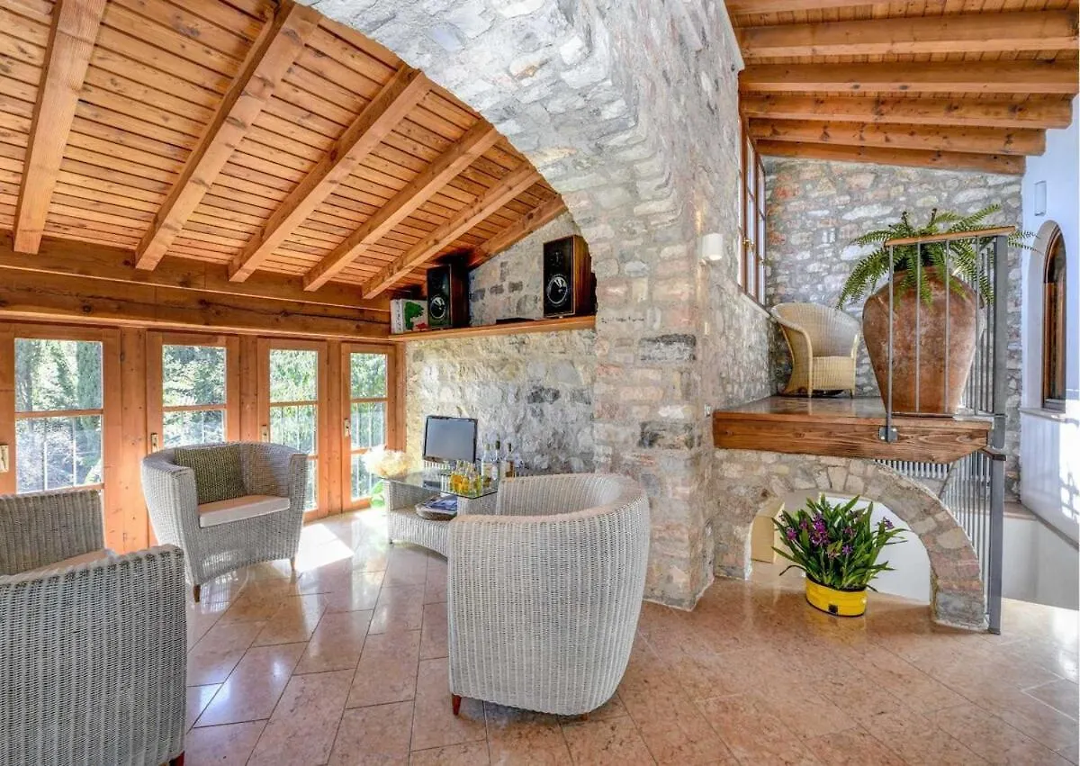 Le Ravere Luxury Mini-Resort - A Structure For 12 Gargnano Villa
