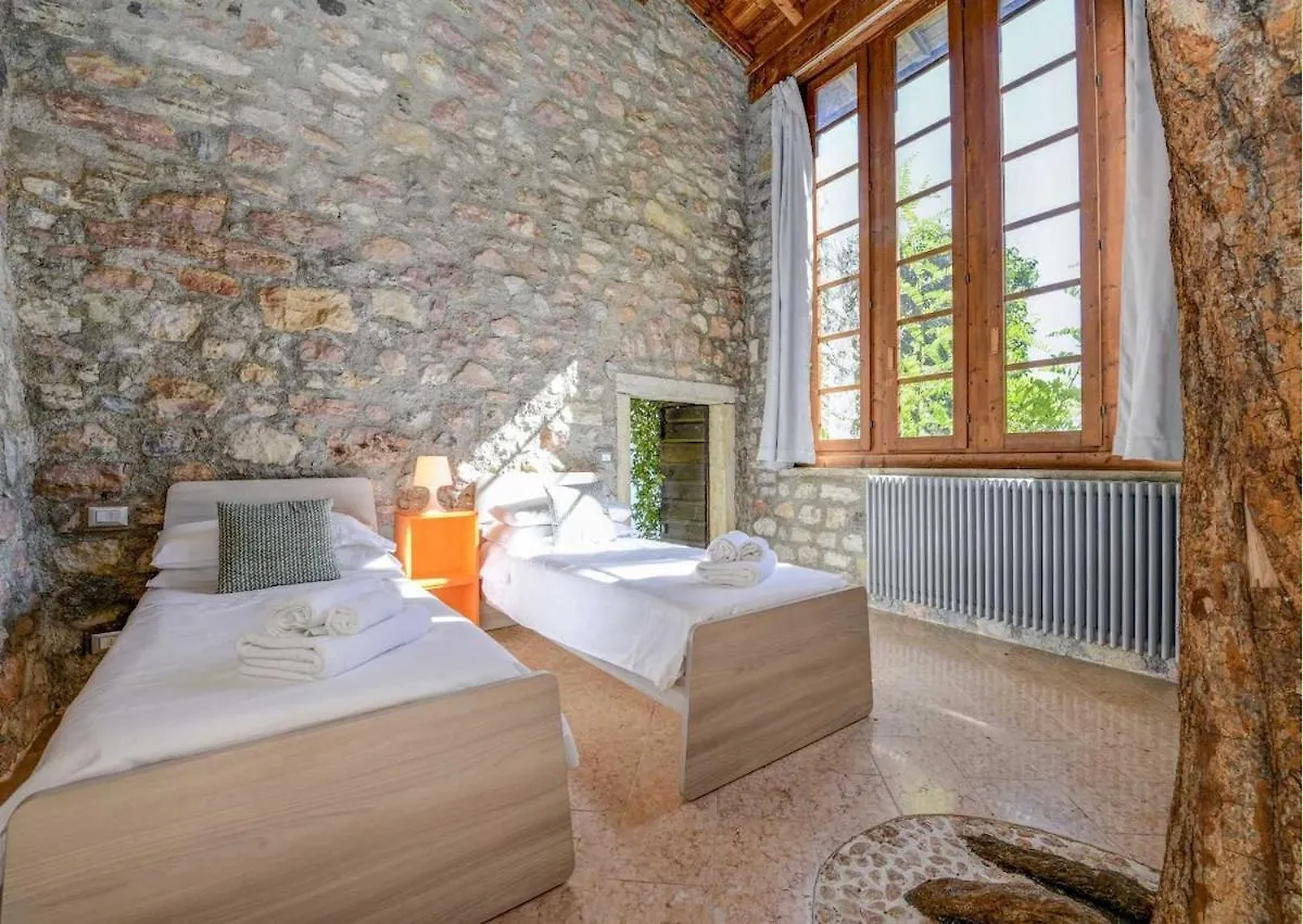 Le Ravere Luxury Mini-Resort - A Structure For 12 Gargnano Villa