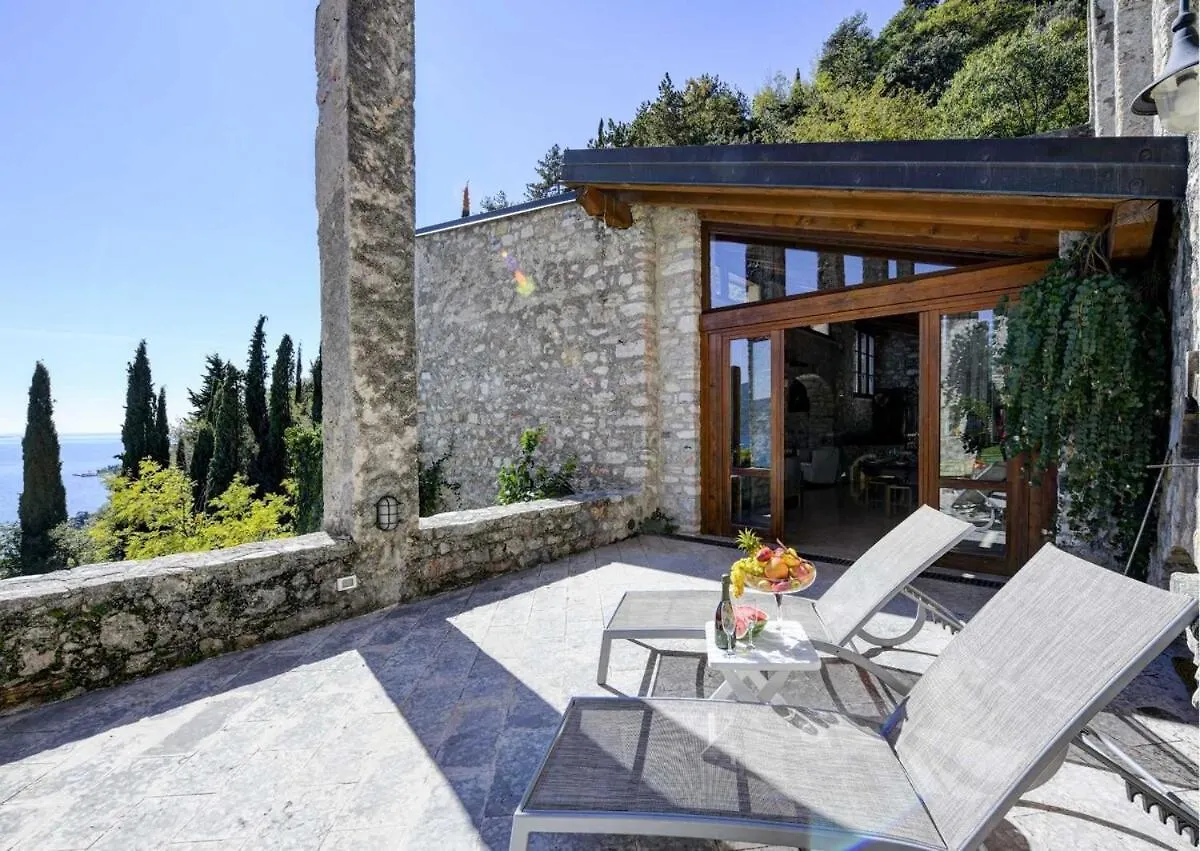 Le Ravere Luxury Mini-Resort - A Structure For 12 Gargnano